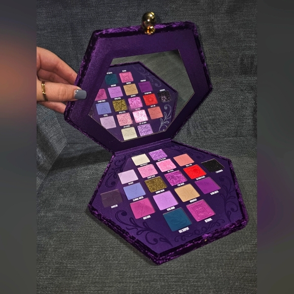 Jefree Star Blood Lust Palette - Picture 1 of 3